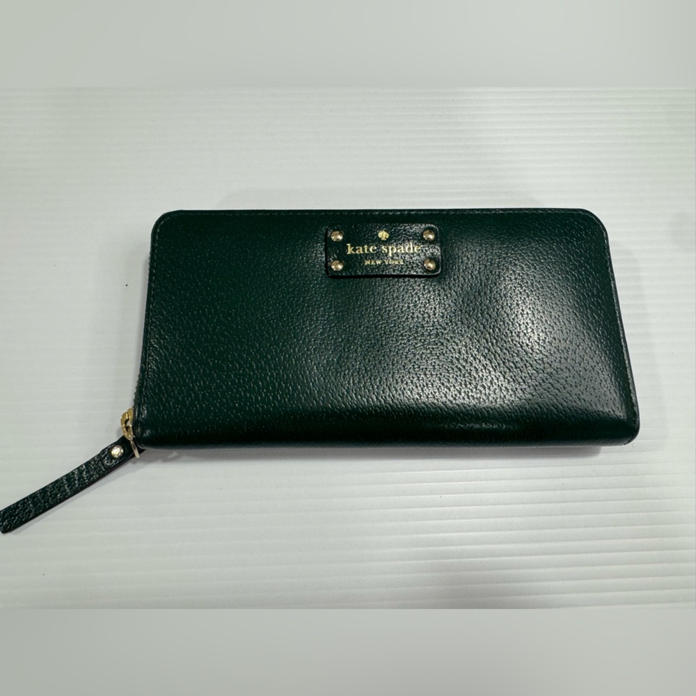 Kate Spade Neda wallet. The "Neda" is a popular style of wallet, EUC